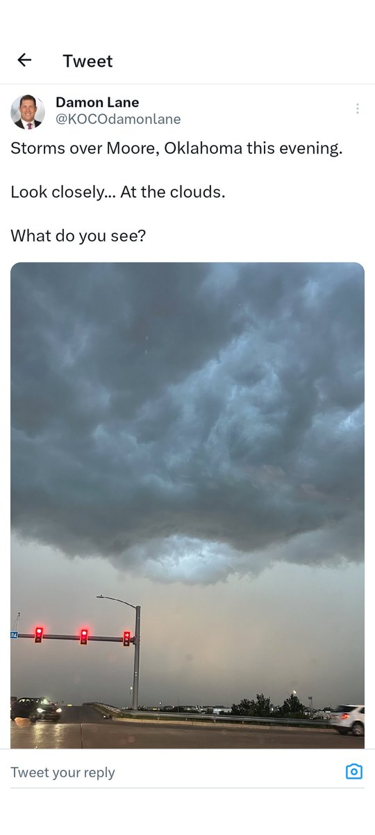 SassyMom405's tweet image. I see a portal and a face.#koco #aliens