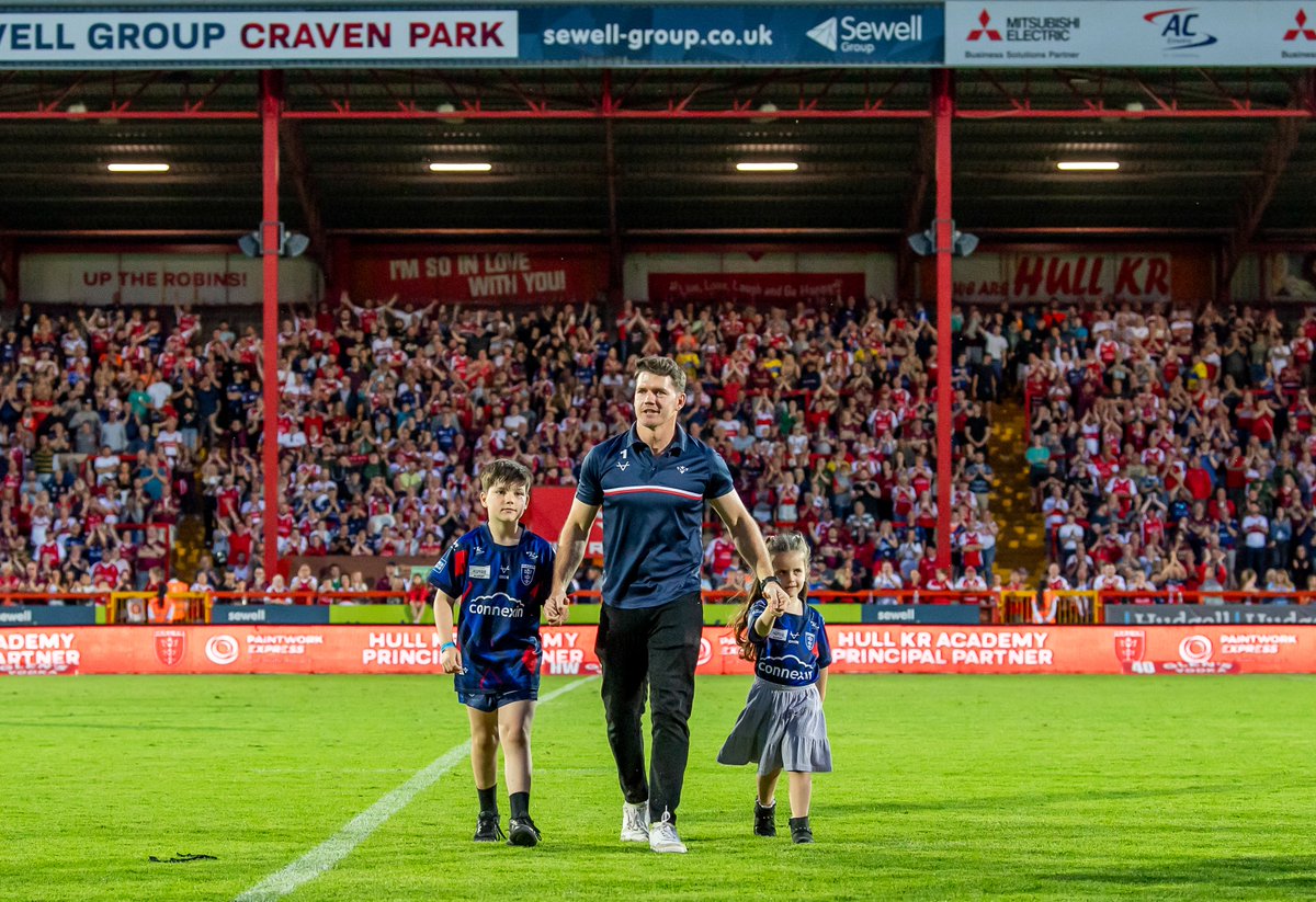 Once a Robin, always a Robin ❤️

What an amazing send off for Lachlan 👏

#UpTheRobins 🔴⚪️