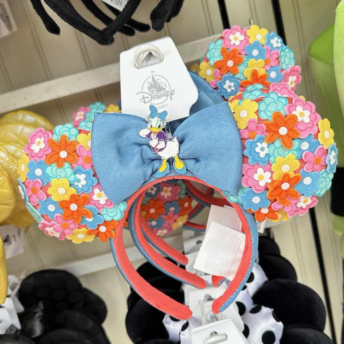 ShopDvc's tweet photo. New Daisy Duck Ears available at the American Adventure Pavilion and Epcot $34.99 #dvcshop #dvc #Daisy #disneysummer https://t.co/lmXKRA0KcD