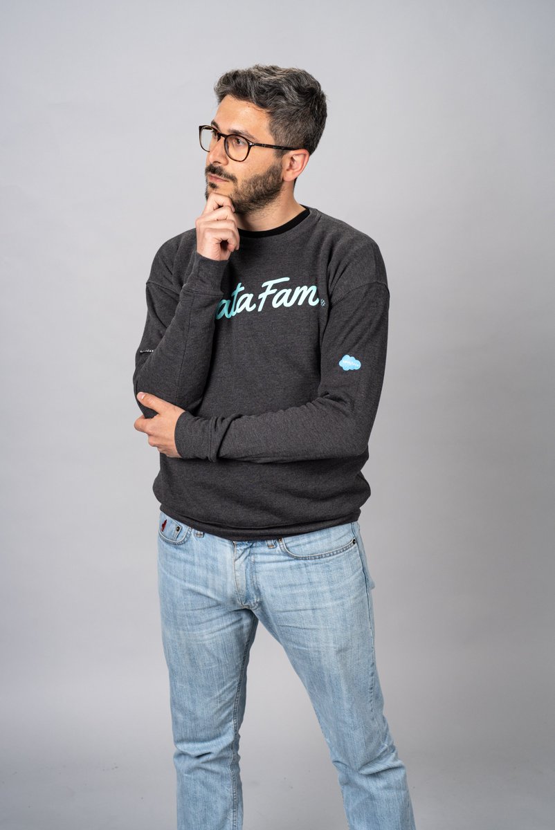 Not too photogenic but hey, the sweatshirt is nice! #datafam Thanks <a href="/tableau/">Tableau</a> for the photos!