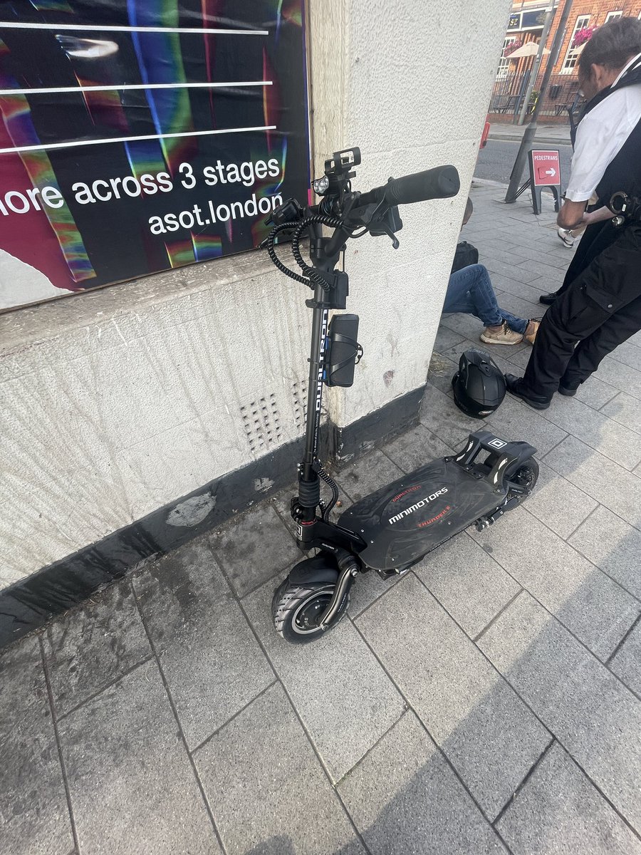 wickofwar83's tweet image. The rider of this e-scooter crashed after hitting an innocent motorist. These e-scooters are illegal and uninsured and the rider was also drunk and disqualified. A court appearance awaits and their e-scooter destroyed. Fortunately no serious injuries.  #metpolice #tdj #rtpc