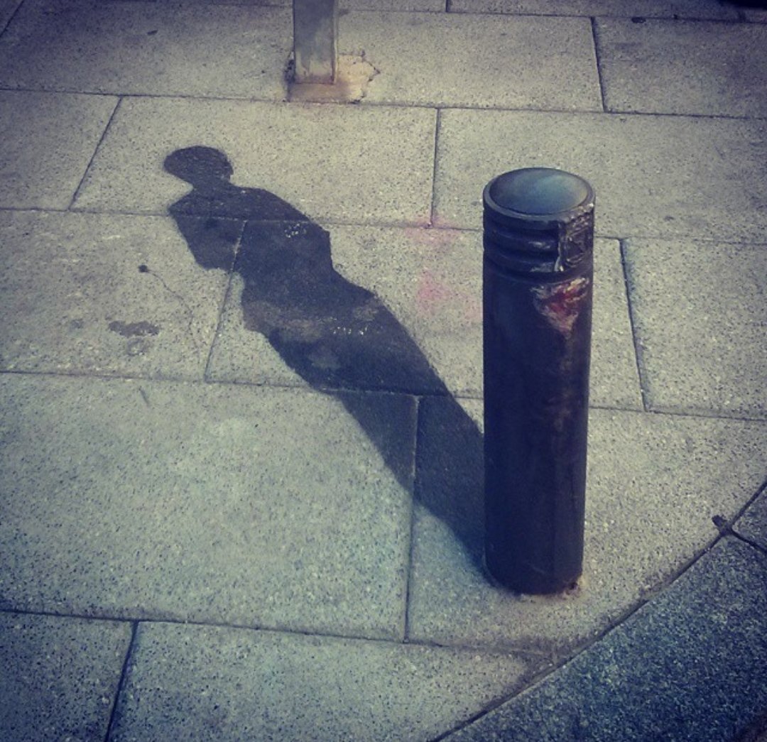 salinero2000's tweet image. Igual me equivoco, pero parece una obra de @dosjotas2js. Y si no lo es, desde luego está inspirada (o directamente copiada) de las suyas.