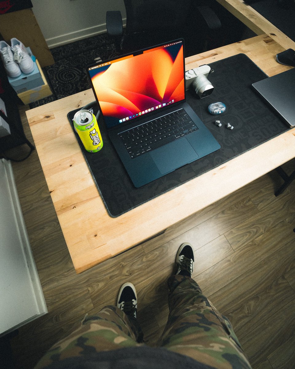 JHawkShoots's tweet image. Weekend plans… 💻

Time to edit this day in the life using the new M2 MacBook Air 15”.

Been using this thing for the past week and I have some strong thoughts…stay tuned.🤘🏻