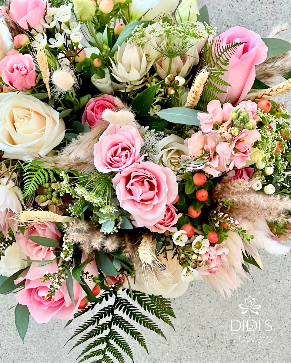 🌸 Celebrating #NationalPinkDay with blooming beauty! From handmade hairpieces to enchanting bouquets! 🌸 

l8r.it/8pUK

#didisflowers #indianwedding #garlands #wedding #weddingflowers #pinkday #indiangarlands #indianbride #desiwedding #lehenga #shaadi #toronto