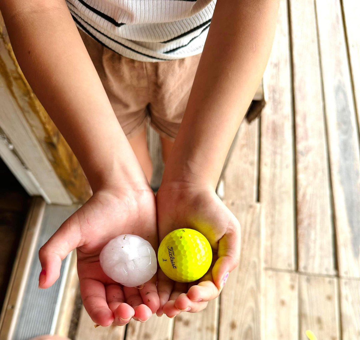AnthonyFranzeWX's tweet photo. 4:47pm: Hey Rankin, get inside NOW! Golf Ball sized hail was reported in McCamey and it's heading in your direction! #txwx #StormTracker9 @NWSMidland 

📷 Adoniah Lee, McCamey https://t.co/JNCOVJTpJf