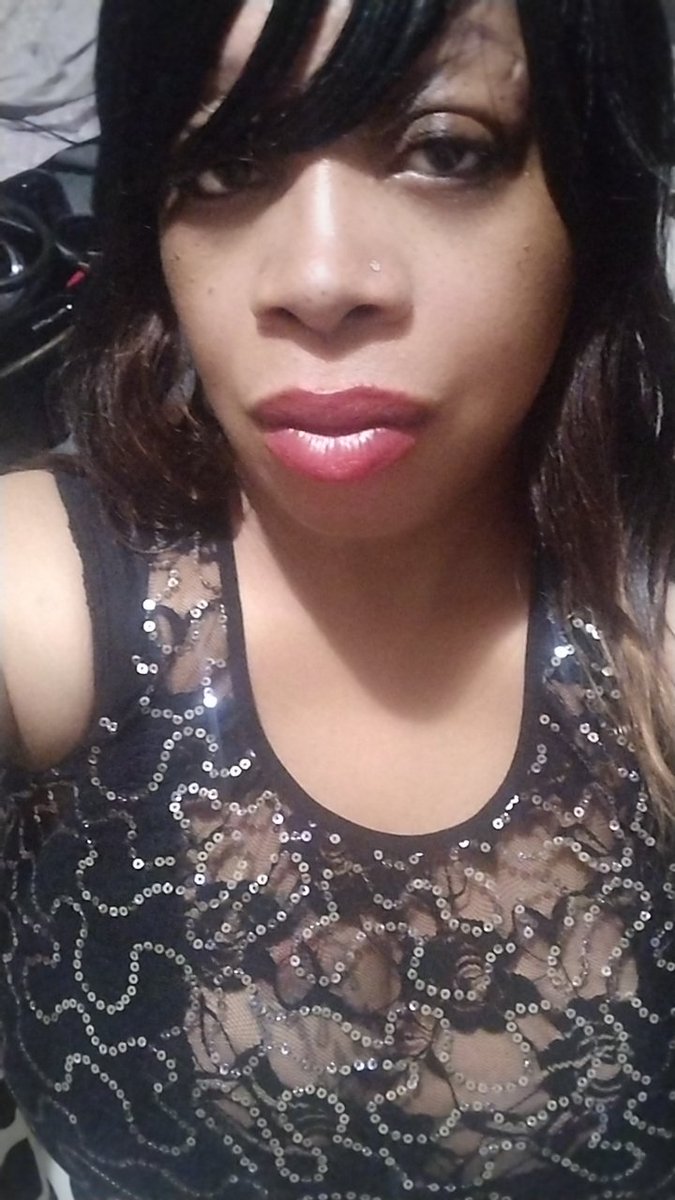 Seductress203's tweet photo. @tinaqueen_15 #NH203 #BoujeeSagittarius 👸🏽♐💃🏽💨🥂🥰❣️🌹🙌🏽 https://t.co/JS9ymHqF6q