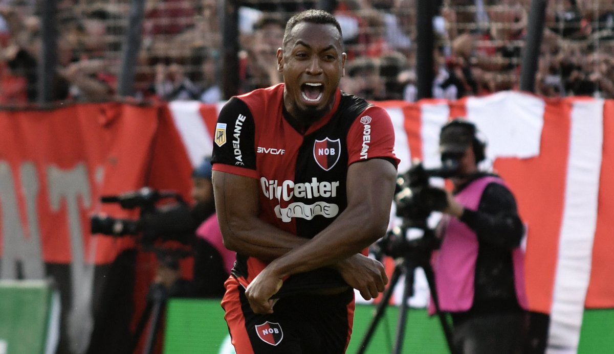CLMerlo's tweet photo. 🚨Willer Ditta SE NEGÓ A JUGAR en Newell's y presiona para ir a Cruz Azul. 
*️⃣El futbolista colombiano tomó la decisión después de reunirse con su agente en la concentración. Si mejoran la oferta, la Lepra está dispuesto a venderlo. https://t.co/OP1H2JkIxA