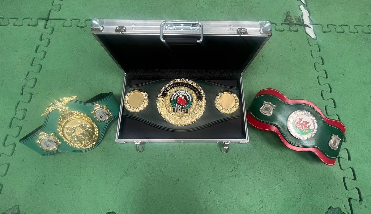 KiwiGething's tweet photo. Don’t this gang look good together.

I’ve only got to keep it that way.

Get in touch for your last minute tickets, or buy on the door to see me do the damage 💥 🤛 

@IBOBoxing @BBBofCuk @CelticTitle https://t.co/P7OydMAEqO