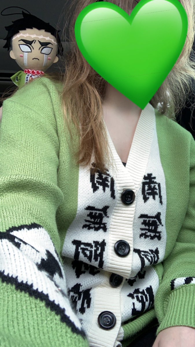 _hate_usernames's tweet photo. The second I saw this Gyomei cardi from @HandsSteady, I bought it. I love him so much and was so happy to see apparel based off him. Such a comfy cardi too, I love it so much 💚 Plus this drawing on my package, everything felt so personal ordering from them 🤧 https://t.co/QASyasezPi