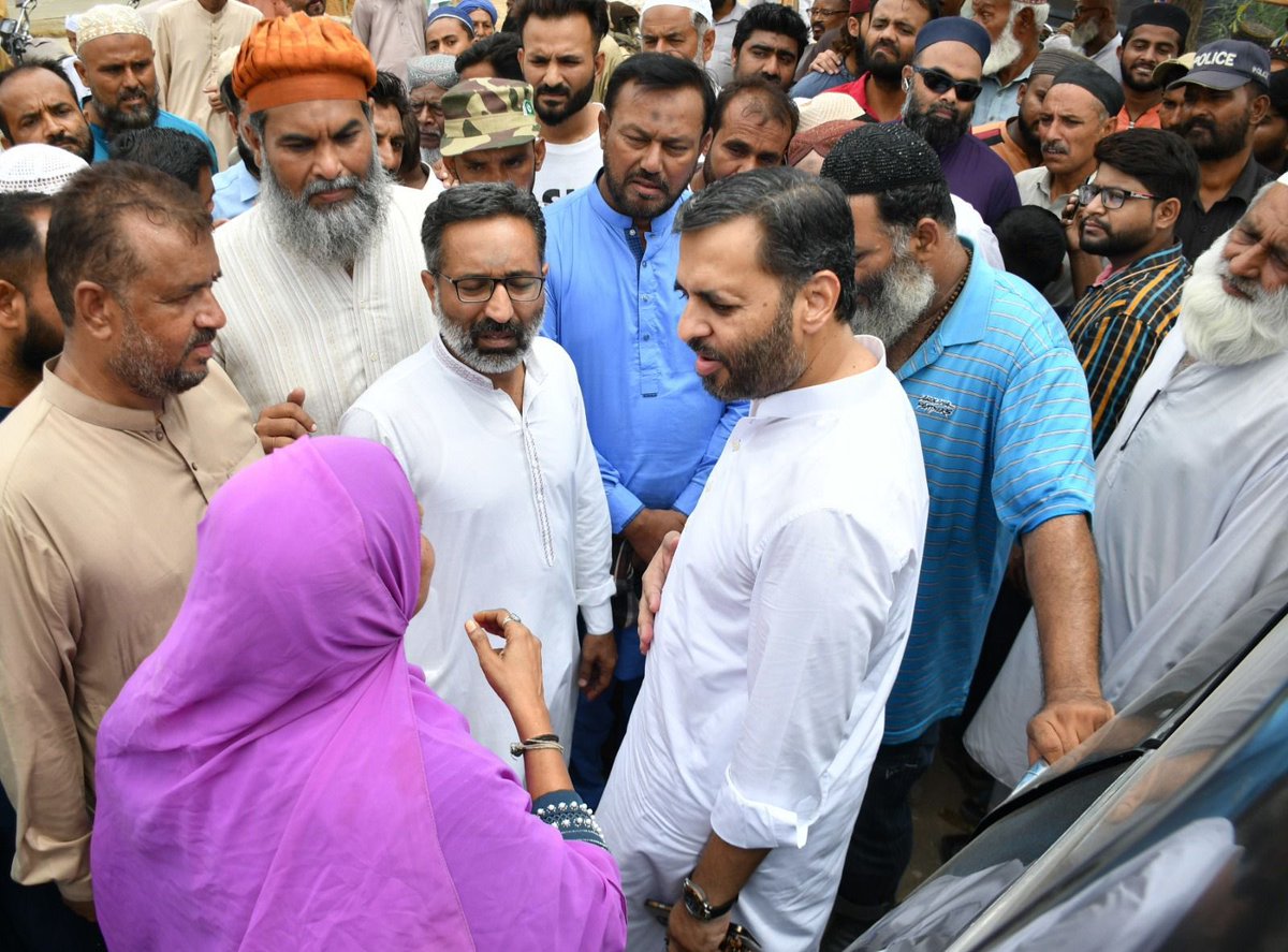 RealNomanKhan's tweet photo. مورخہ 23 جون 2023
متحدہ قومی موومنٹ پاکستان کے سینئر ڈپٹی کنوینر @KamalMQM نے بلدیہ ٹاؤن مشرف کالونی بلاک Eجامع مسجد فیضانِ اسماعیل میں نماز جمعہ ادا کی امام مسجد نے سینئر ڈپٹی کنوینر مصطفیٰ کمال بھائی کیلئے خصوصی دُعا کروائی کہ اللّٰہ پاک مصطفیٰ بھائی کو پھر سے وہ مقام عطا فرما کہ وہ اس شہرکراچی اور پاکستان کے لوگوں کی پھر سے خدمت کرسکیں۔نماز جمعہ کی ادا ئیگی کے بعد علاقہ معززین اور جامع مسجد فیضان اسماعیل انتظامیہ سے ملاقات کی ان کے ہمراہ ایم کیو ایم پاکستان بلدیہ ٹاؤن  کے نگراں آرگنائزر واراکین ٹاؤن کمیٹی بھی موجود تھے۔
@Conv_KMS @AnisMQM @DFSMQM @AteebFurqan @SyedAminulHaque @SyedUsmanbaldia @IamNomanArif @RealAkramKK @MQMPKOfficial @geonews_urdu @arynewsud @ARYNEWSOFFICIAL @SAMAATV @BOLNETWORK @DunyaNews @HamidMirPAK @shazbkhanzdaGEO