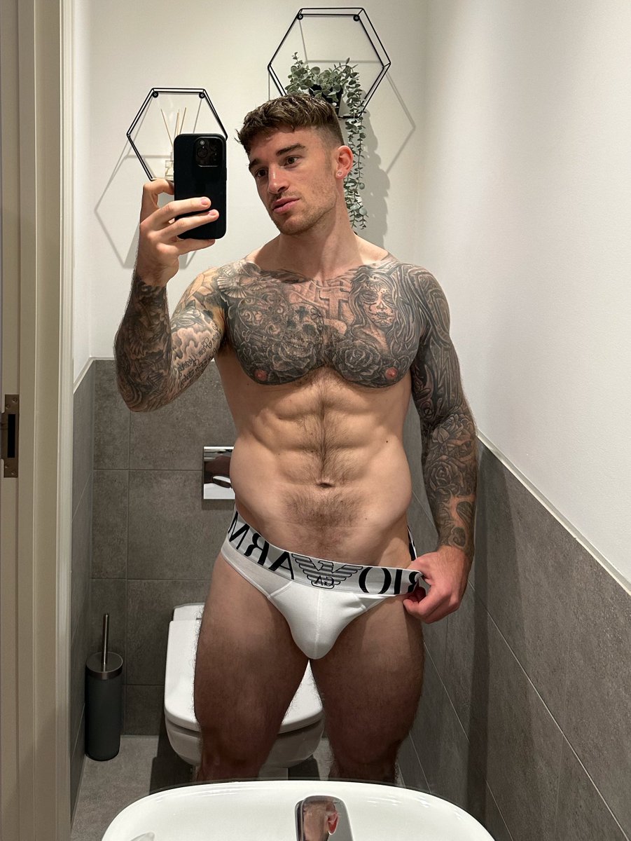 Chris Hatton on Twitter: "RT @heyhattss: RT for a leg workout 🦵🏼#fitness http://OnlyFans.com