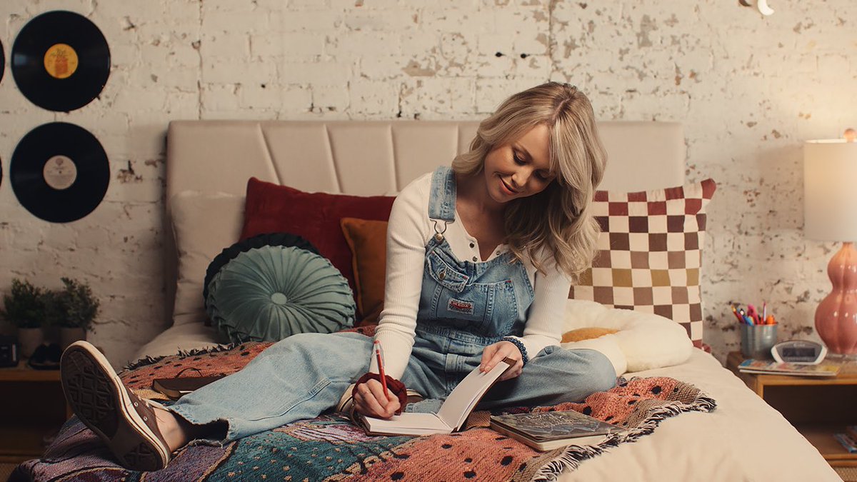 DaynaReidMusic's tweet image. A few special moments from the ‘She’s Me’ music video... Look out for a new visual coming very soon! 

#ShesMe #TheWayYouLie #DaynaReid