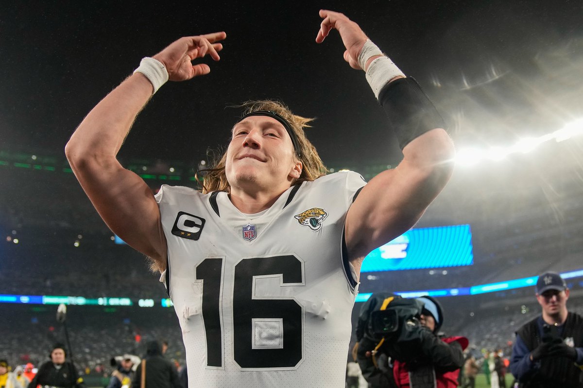 FDSportsbook's tweet image. Who wins more games this season?

❤️ for Detroit Lions
🔁 for Jacksonville Jaguars

#OnePride | #DUUUVAL