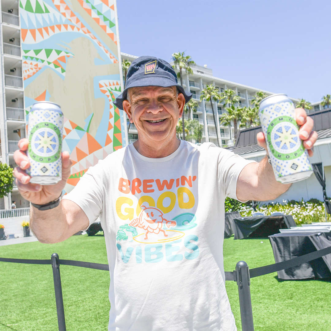 HomebrewAssoc's tweet photo. Greetings from #HomebrewCon in San Diego! We're brewin' good vibes in our commemorative t-shirts, sponsored by @Fermentis. Registrants, stop by the Homebrew Depot to buy a t-shirt while supplies last! #sponsored https://t.co/tziKUGcXVI
