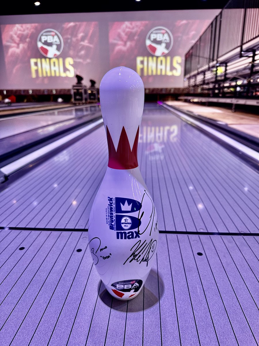 ⚠️MASSIVE GIVEAWAY⚠️ Autographed pin from @KyleTroupPBA @JBelmo @ejt300 Retweet and like this tweet and tag your favorite bowler for a chance to win‼️ MUST BE FOLLOWING @Leaf_Cards and @PBATour 🎳