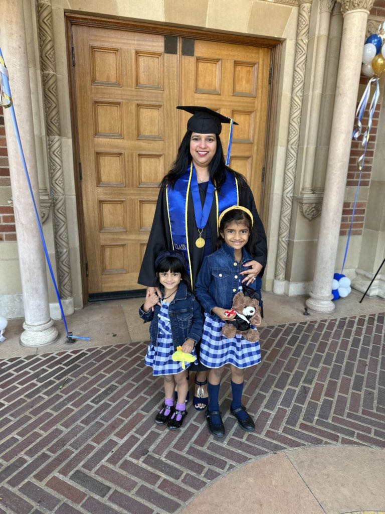 uclaextension's tweet photo. It’s a beautiful day to graduate! #UCLAExtension #UCLA #uclaxgrad https://t.co/mFulunixgU