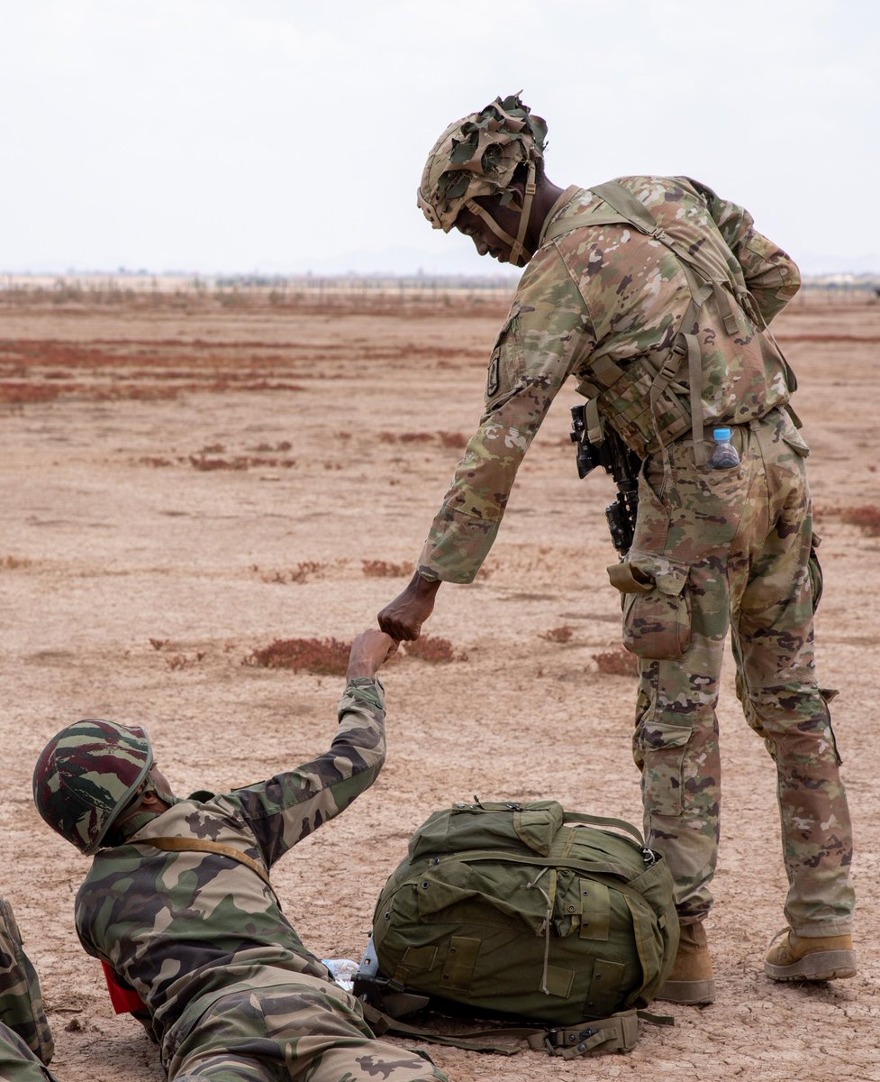 Fist Bump! 🤜🤛 

A @173rdAbnBde Soldier fist bumps a Moroccan Soldier in Ben Guerir, Morocco during #AfricanLion 2023. 

Eighteen nations participated in African Lion 23, which is @USAfricaCommand's largest joint exercise. U.S. Army 📷 by Sgt. Mikayla Fritz