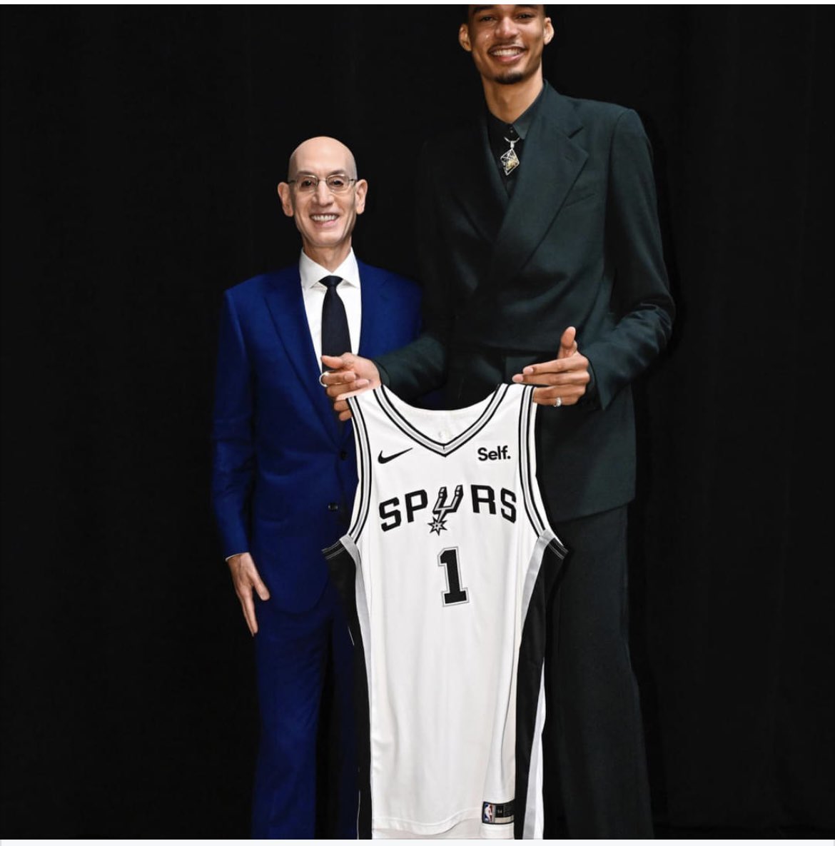 My man’s jersey is almost as tall as Adam Silver 😂😂 #NBA #NBADraft2023 #SanAntonioSpurs #VictorWembanyama