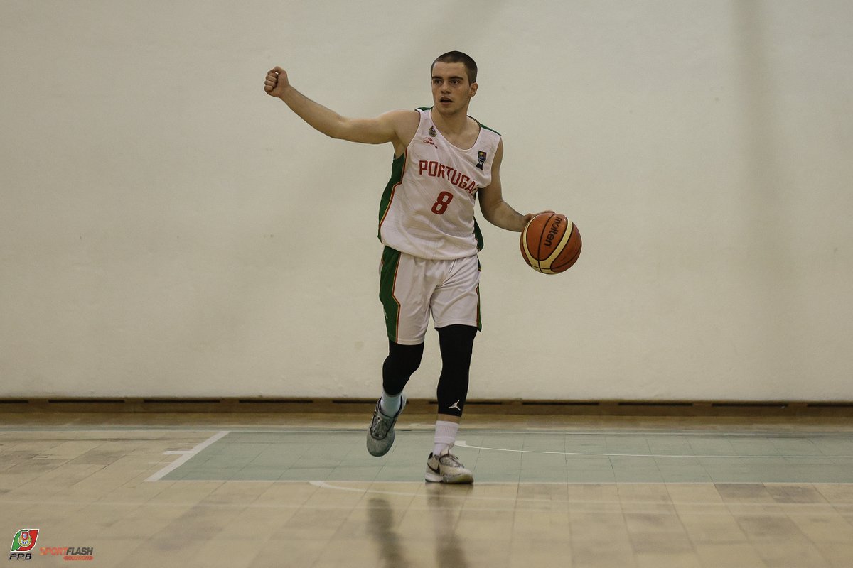 fpbasquetebol's tweet photo. Em Algés, a Seleção Nacional de sub20 masculinos 🇵🇹 perdeu por 81-68 diante da Croácia 🇭🇷. Miguel Monteiro (8pts, 3/6 2P, 3res, 3ast, 3rb) deu nas vistas na equipa portuguesa.

#SomosBasquetebol #U20 https://t.co/xTHPzOftsi
