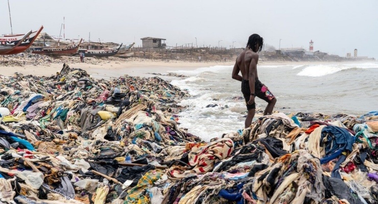 Dev giyim firmasının kıyafetleri ‘geri dönüşüm’ yerine ‘üçüncü dünya ülkeleri’ne atılıyormuş 

diken.com.tr/dev-giyim-firm…