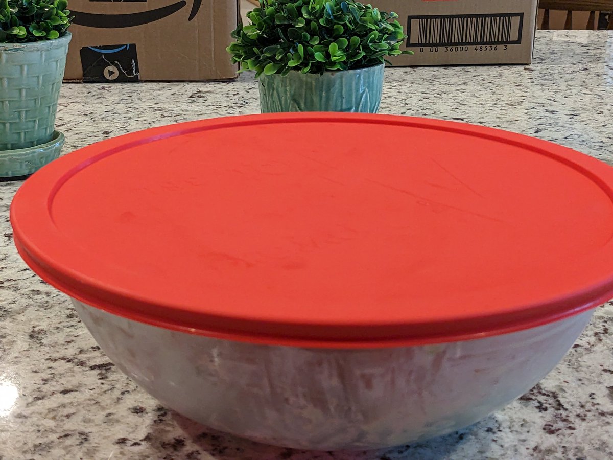 debitdoctor's tweet image. Sister-in-Law pitching in with the #WelcomeBackKotter size Tuna Casserole.
#twittersupperclub