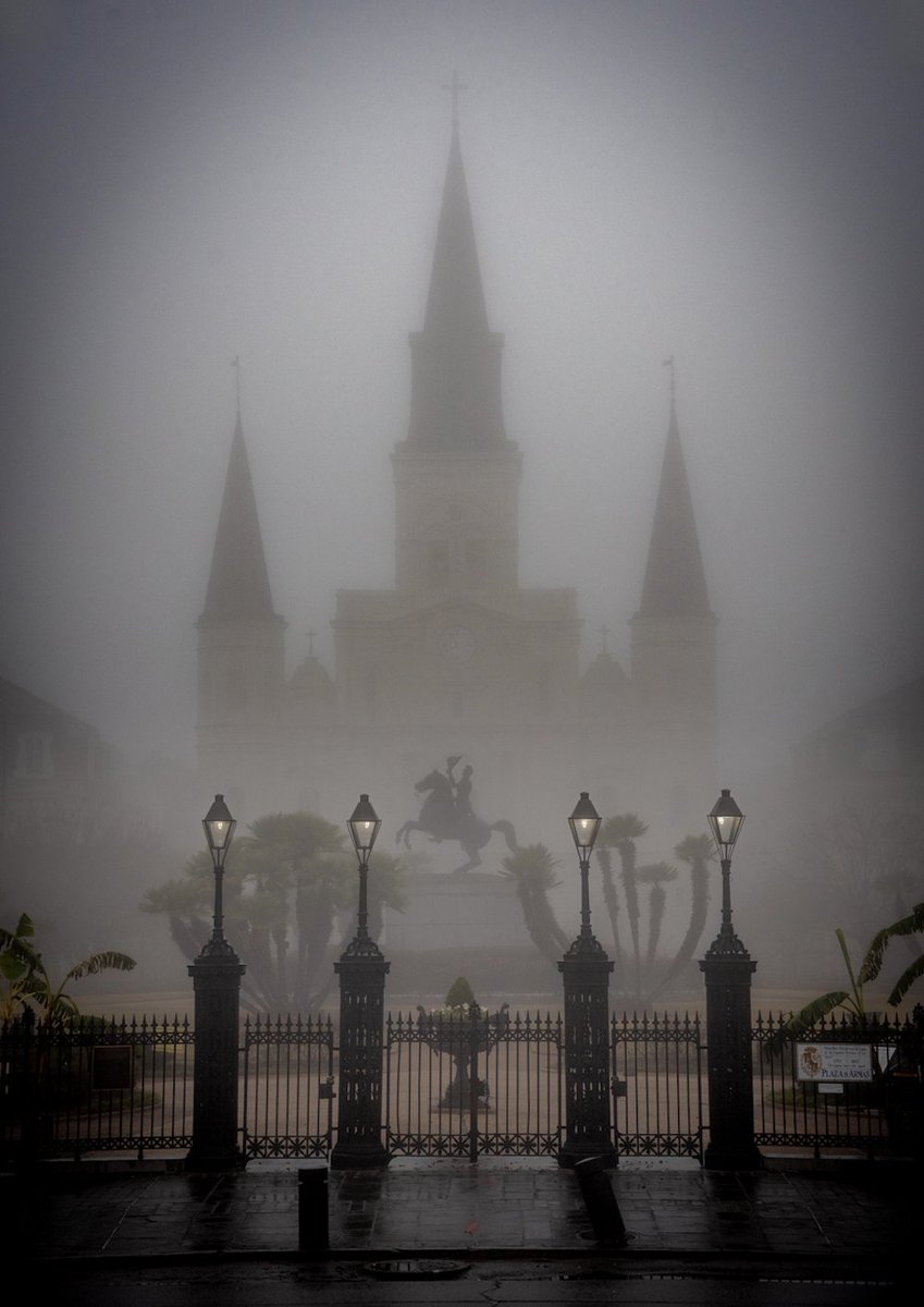 RT @Elianasp2425: St. Louis Cathedral in the fog
New Orleans, USA
Photo by Jenny Adams https://t.co/Wzg0VVyQYd