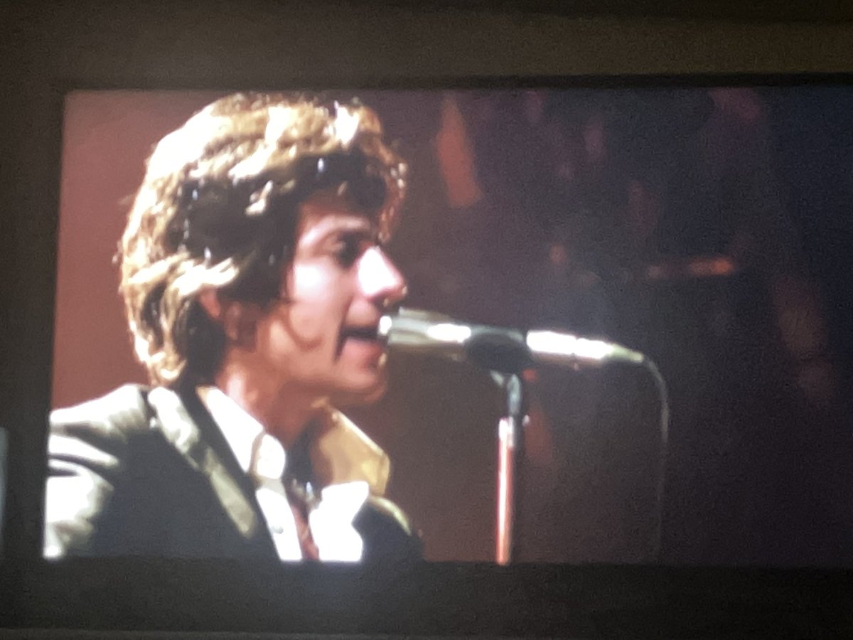 Loving ⁦<a href="/ArcticMonkeys/">Arctic Monkeys</a>⁩ tonight….from the comfort of my sofa…I forgot just how good these guys are
