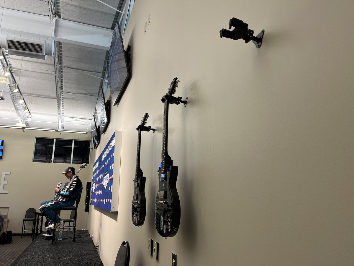 One less guitar on the wall😉

@CarsonHocevar | @NASCAR_Trucks