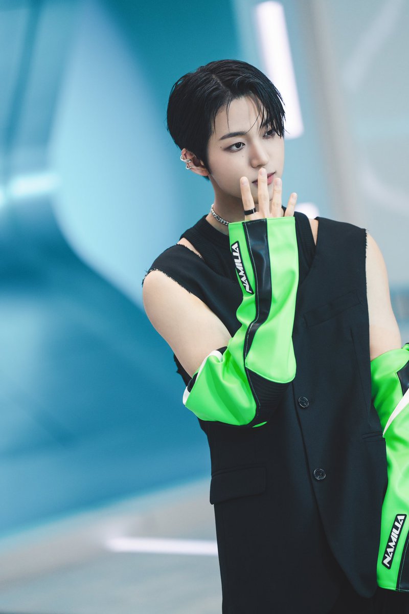 [📸]
Behind | 'Kick It 4 Now' MV 

#은휘 #HWI 
➡ bit.ly/3qZhAua

#TNX #TheNewSix #더뉴식스
#BOYHOOD #KickIt4Now
#PNATION #피네이션