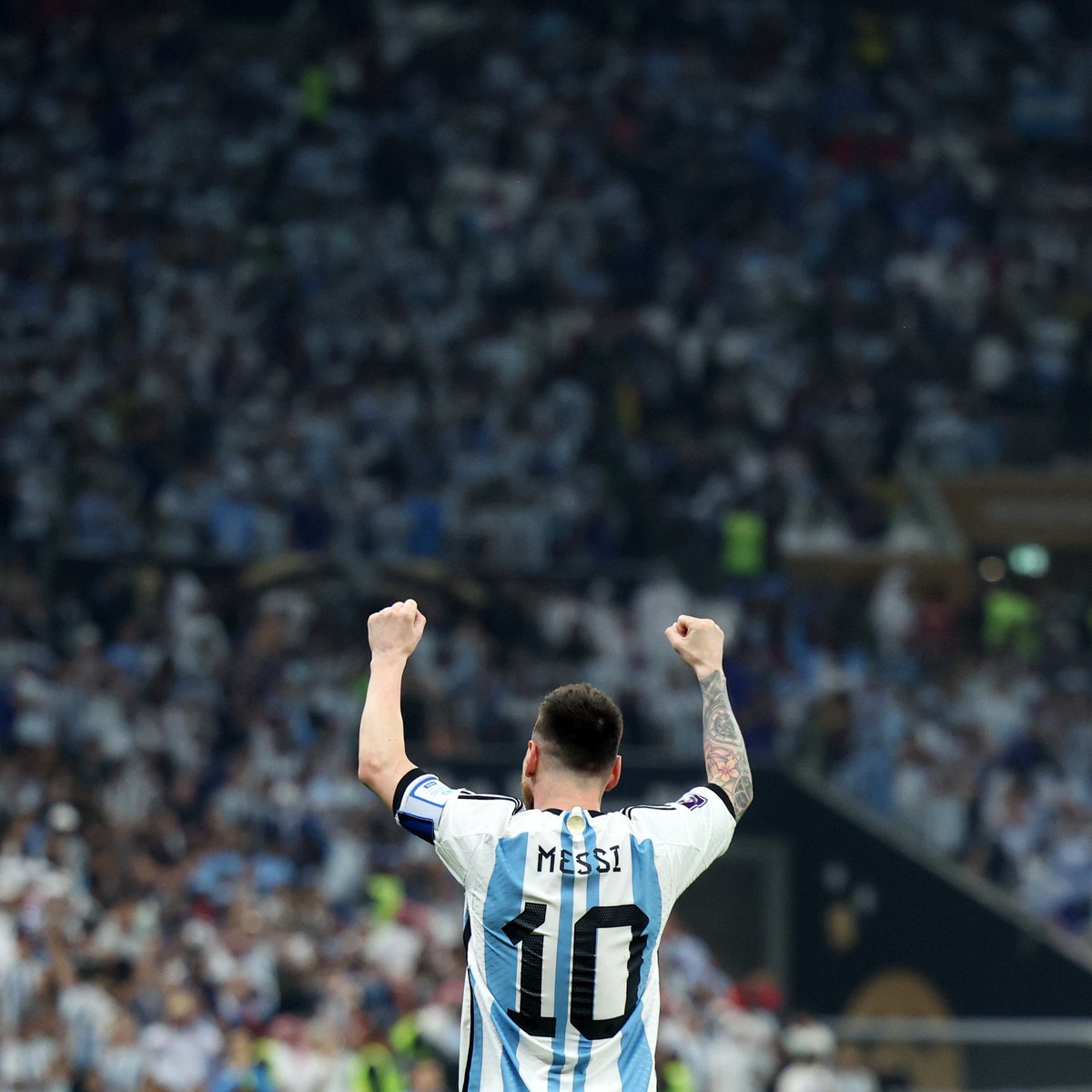 crfpuente's tweet photo. hoje é dia do gênio, do melhor do mundo, feliz aniversário Lionel Messi 💙 #Messi36 https://t.co/pbDre7FBh0