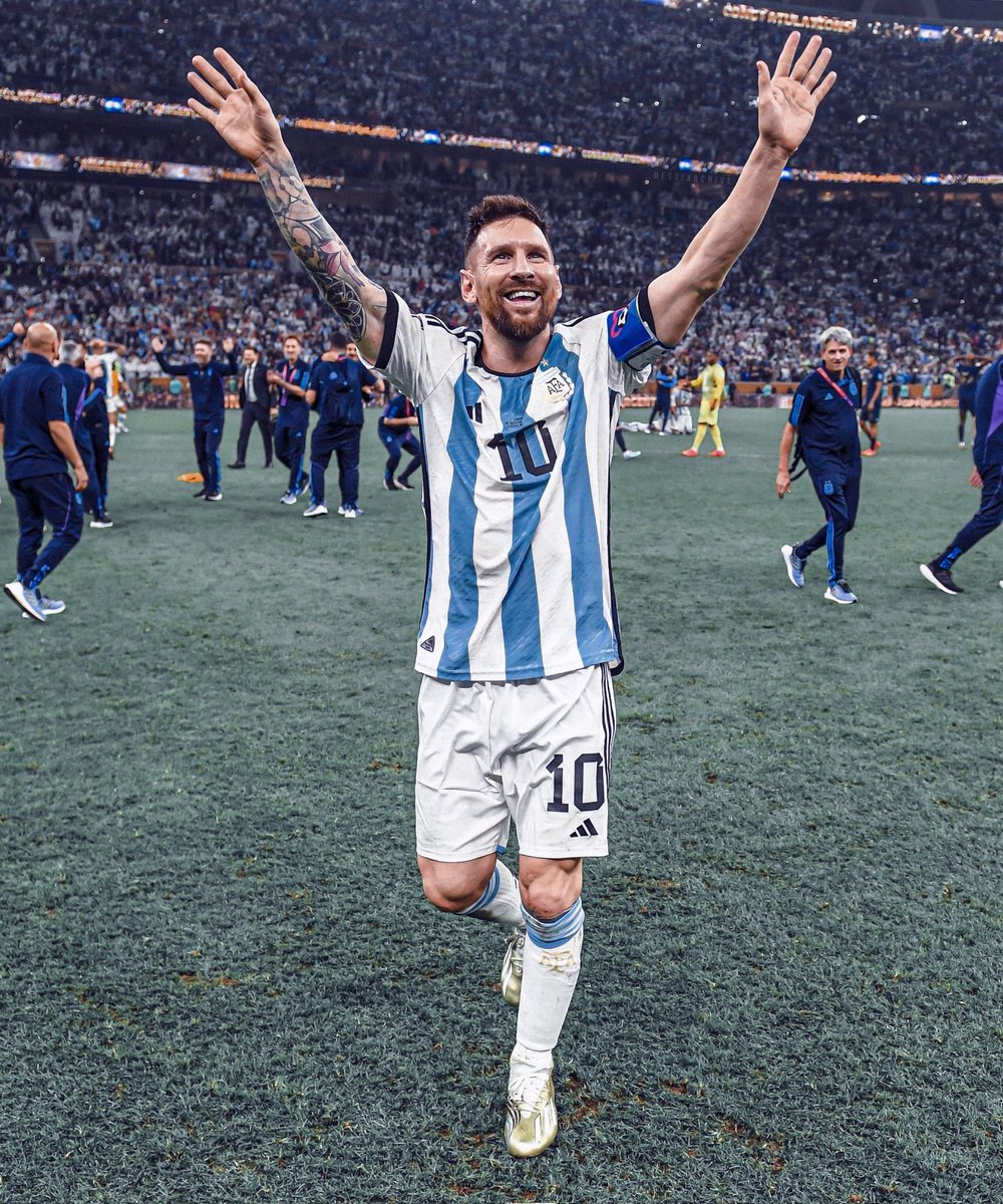 Lagusneta's tweet photo. Me sorprende la gente que NIEGA que Lionel Messi es el mejor DEPORTISTA de la historia.

Si realmente hay, te reto a nombrarme alguno mejor. No lo hay. https://t.co/LQUYCxFKgU