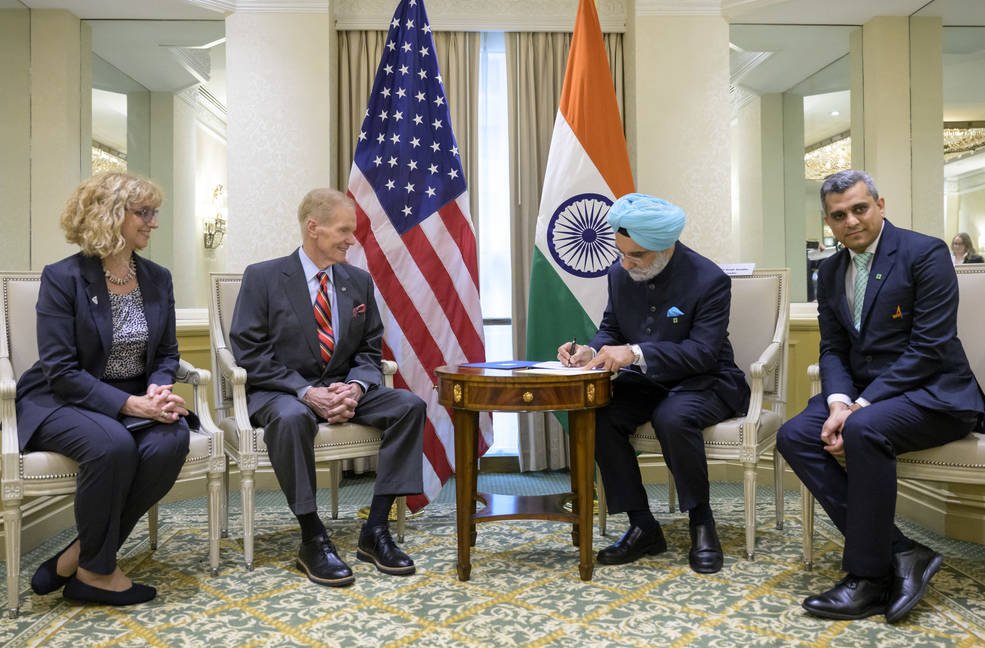 During a ceremony in Washington, #India became the 27th country to sign the Artemis Accords.#NASA Administrator Bill Nelson participated in the signing ceremony for the agency and Taranjit Singh Sandhu, India’s ambassador to the United States, signed on behalf of India:NASA
(ANI)