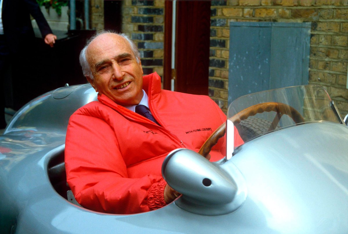 🗓️24 de junio | Un día como hoy nacía el mejor piloto de la historia, la leyenda del automovilismo mundial, el hombre que domaba las máquinas, JUAN MANUEL FANGIO🇦🇷.

¡Feliz cumpleaños Chueco eterno!

#Fangio #JuanManuelFangio #F1 #Formula1