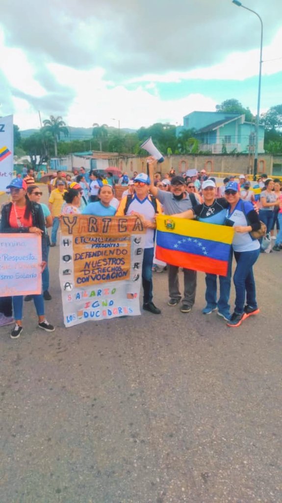 magisterioyara's tweet photo. Desde el municipio Peña rechazamos el hostigamiento y la persecusión de los luchadores y dirigentes sindicales del país. Exigir derechos y salarios dignos para los trabajadores no es un delito. Seguiremos en las calles de Yaritagua levantando nuestras voces por justicia laboral. https://t.co/KfKYkOrFAd