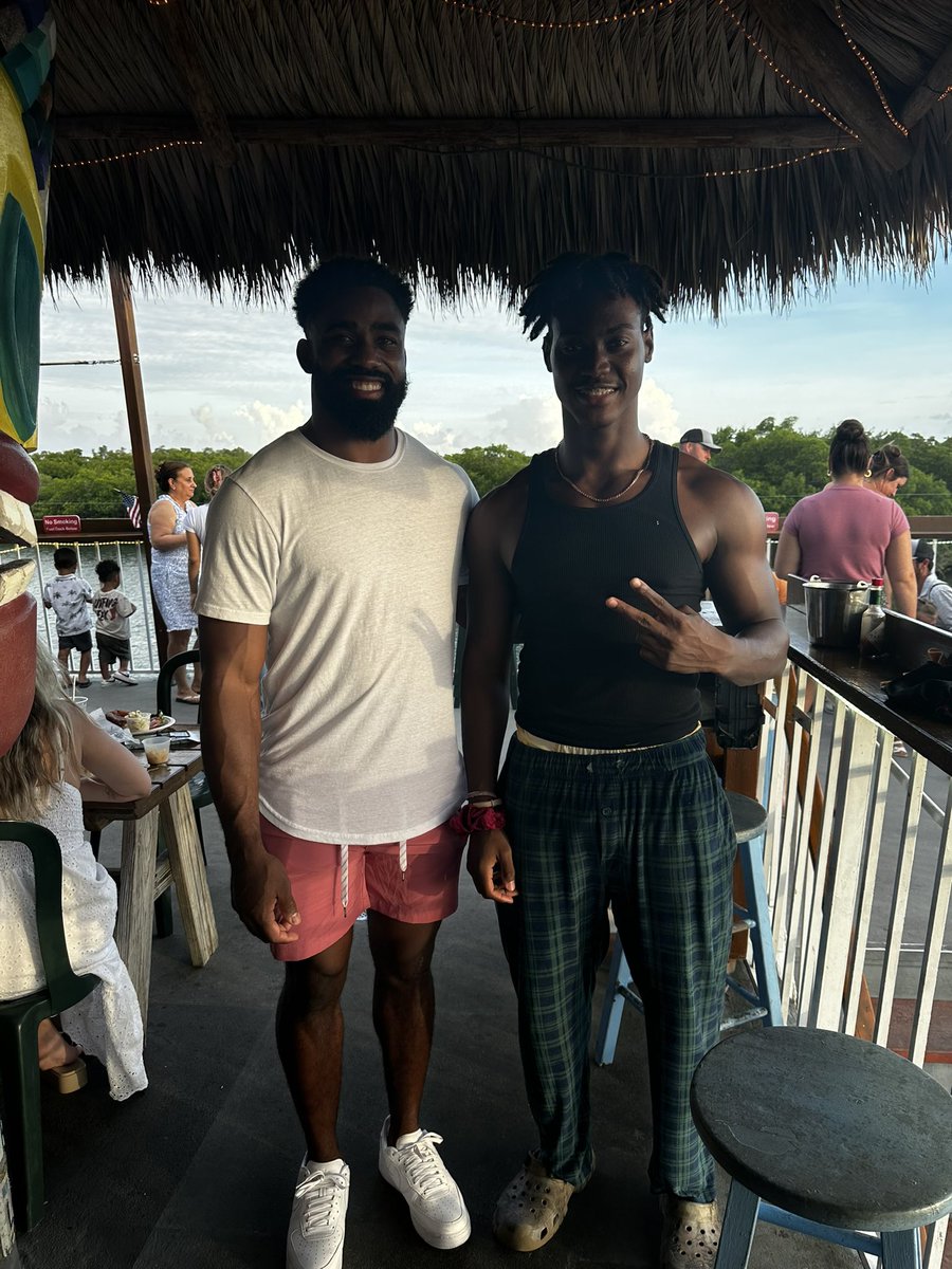 SeanMhs's tweet image. Our recent graduate Malachi Hawkins got a quick picture with Dolphins Rb @RMos_8Ball today. Go Phins! #dolphins #dolphinsfootball #rbseason