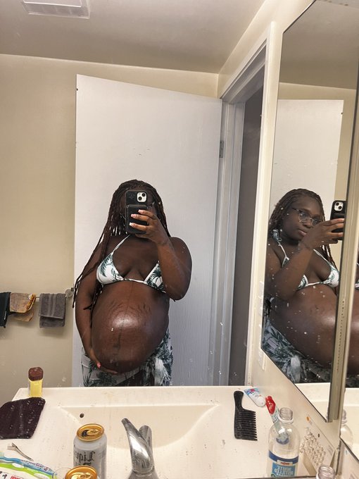 It&rsquo;s Friday night, you&rsquo;re a boring beta boy with nothing to do expect send to your goddess and pay for