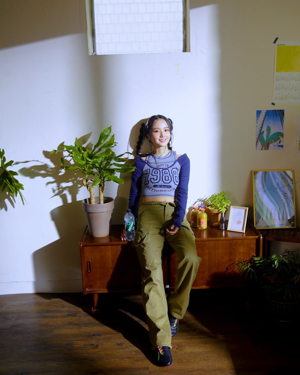 parkjungyeonews's tweet photo. [INFO] 230624

Park Jungyeon will be in Chil Label's first pop &amp; short film <草綠同色 (초록동색)> as dancer who grew up with an E-spoon &amp; attention seeker who wants to be a famous influencer. 

#ParkJungyeon #박정연 #칠레이블 #ChilLabel #초록동색 #草綠同色 https://t.co/hfq5H5jrdb