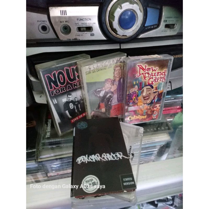 YLMERCH's tweet photo. Saya menjual SEPAKET KASET PITA E... seharga Rp105.000. Dapatkan di Shopee sekarang! https://t.co/9GbktJfRTE #ShopeeID https://t.co/Di8pb1MfuR
