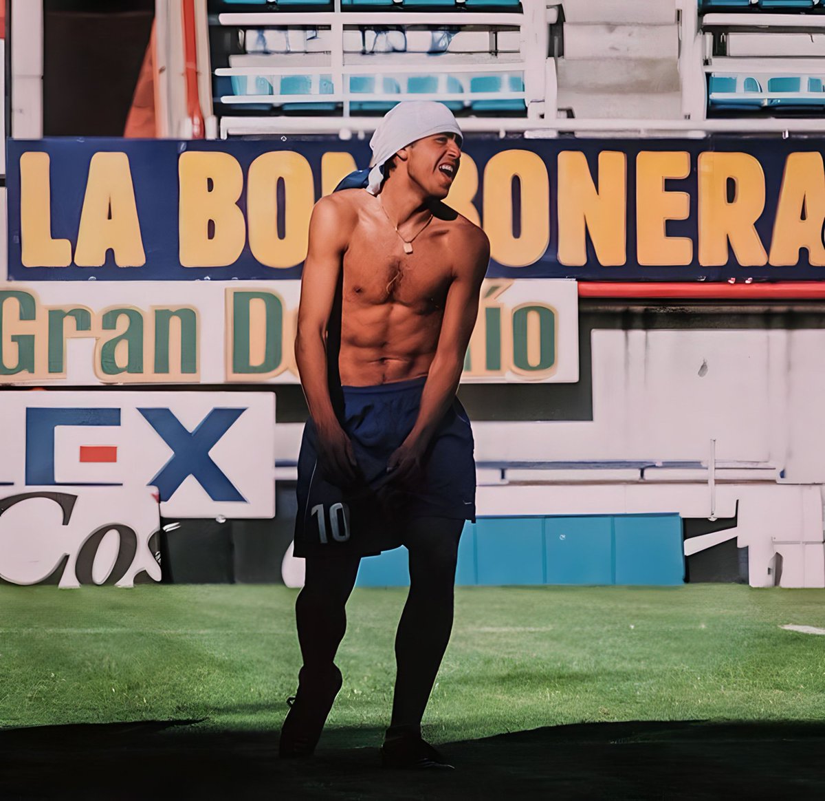 Para vos no hay palabras.
Guardian de mi infancia, capitán de mi vida.

Ojalá seas eterno. En mi corazón, ya lo sos.

Juan Román Riquelme