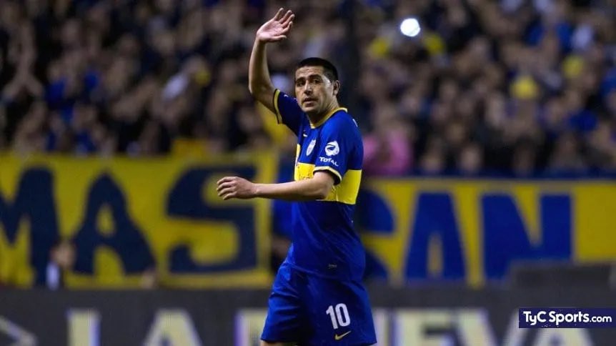 Cronopio777's tweet photo. Soñaba con jugar en el club de sus amores. Desde su debut hasta su último partido fue ovacionado. Simplemente el último 10. Feliz cumpleaños torero. https://t.co/g1DuYHHvNX