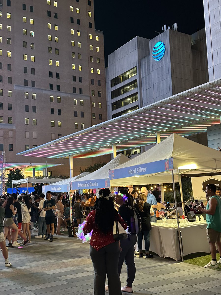 JordanSmithNTX's tweet image. @ATTDistrict &amp;amp; #ATTEXP had #turnupthelove concert! Thank you too @Moto for sponsoring some of the event! 
@LynetteMAguilar @dbustamante1210 @SSanjuaneloS