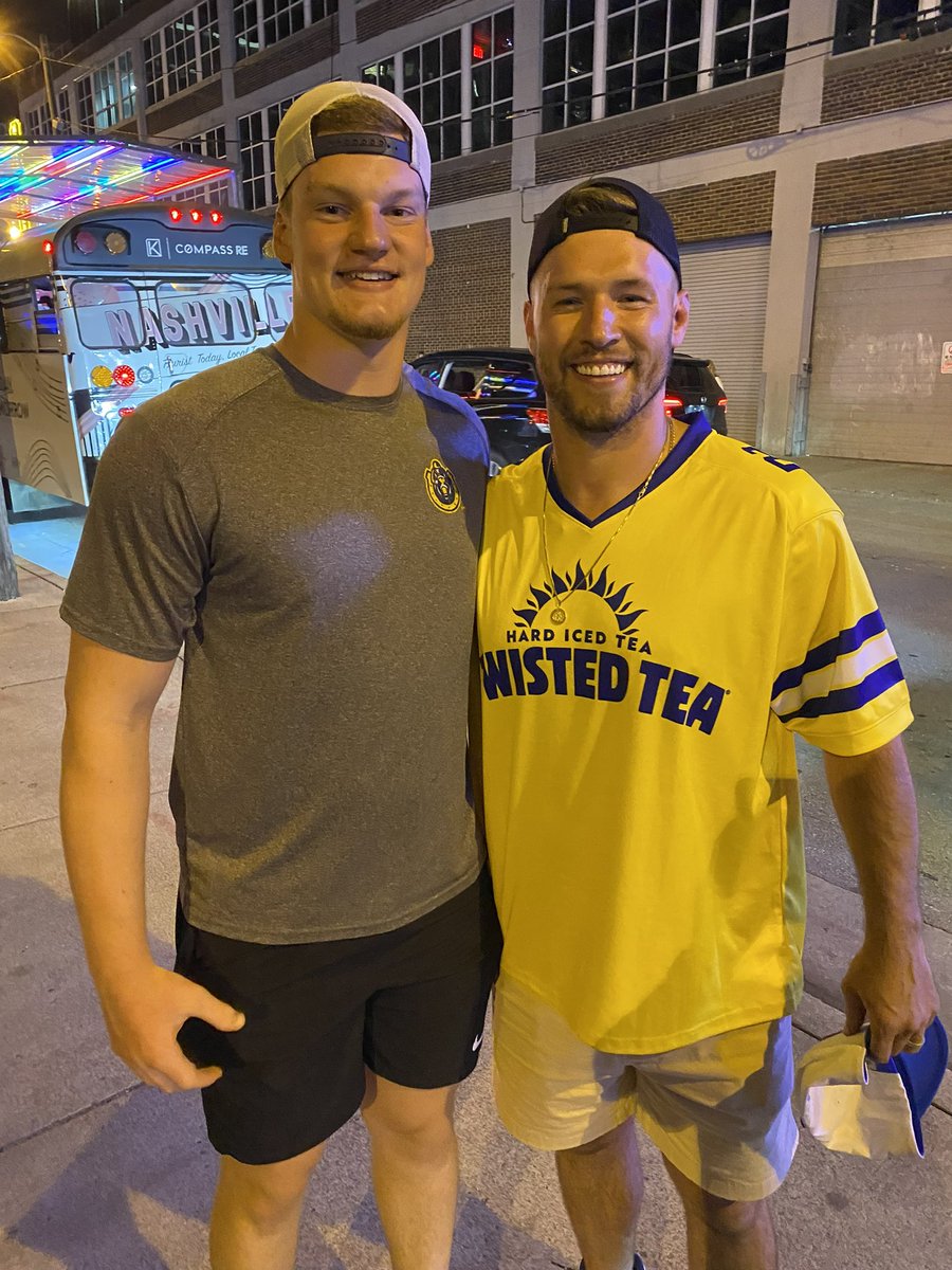 Just some boys from Bonne Terre MO living it up in Nashville <a href="/_willcompton/">Will Compton</a> 
#bussinwtb