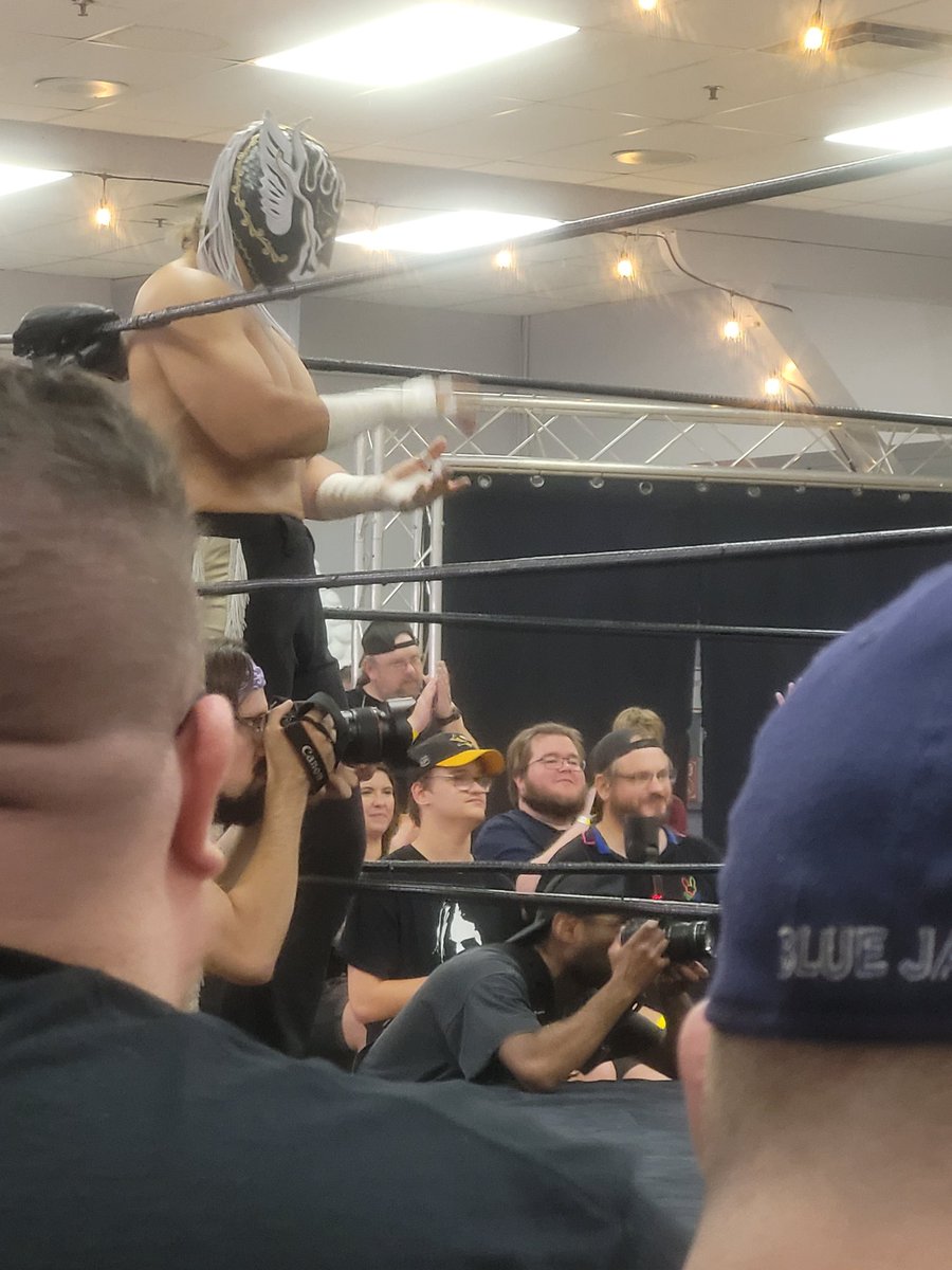 INDYFANONE's tweet photo. I'm not overly familiar with @ElDesperado5 but am a fan now. Wish I knew he would be at #MYSTERY02 for art work. Masked talents are some of my favorites to make. https://t.co/jktA42HuTo