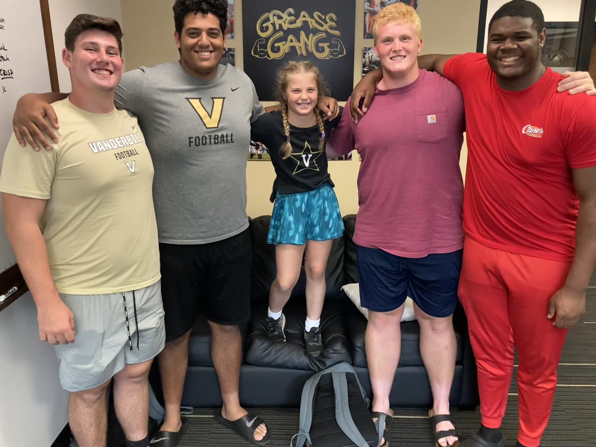 Quincy hung out with dad and her <a href="/VandyFootball/">Vanderbilt Football</a> BIG brothers today at the office!! 
💯🏈👸💕
