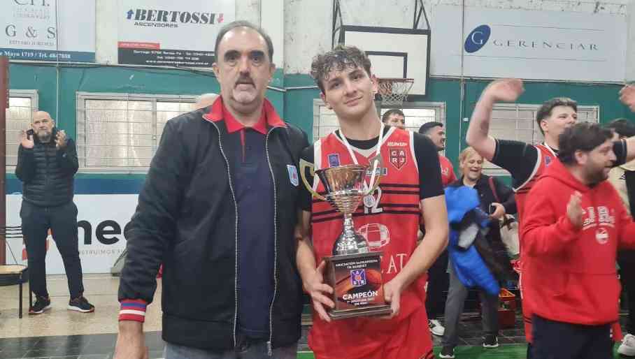 #Básquet🏀 

Apertura U18: Rivadavia le ganó a Sanjustino y se coronó campeón

deporfe.com/apertura-u18-r…