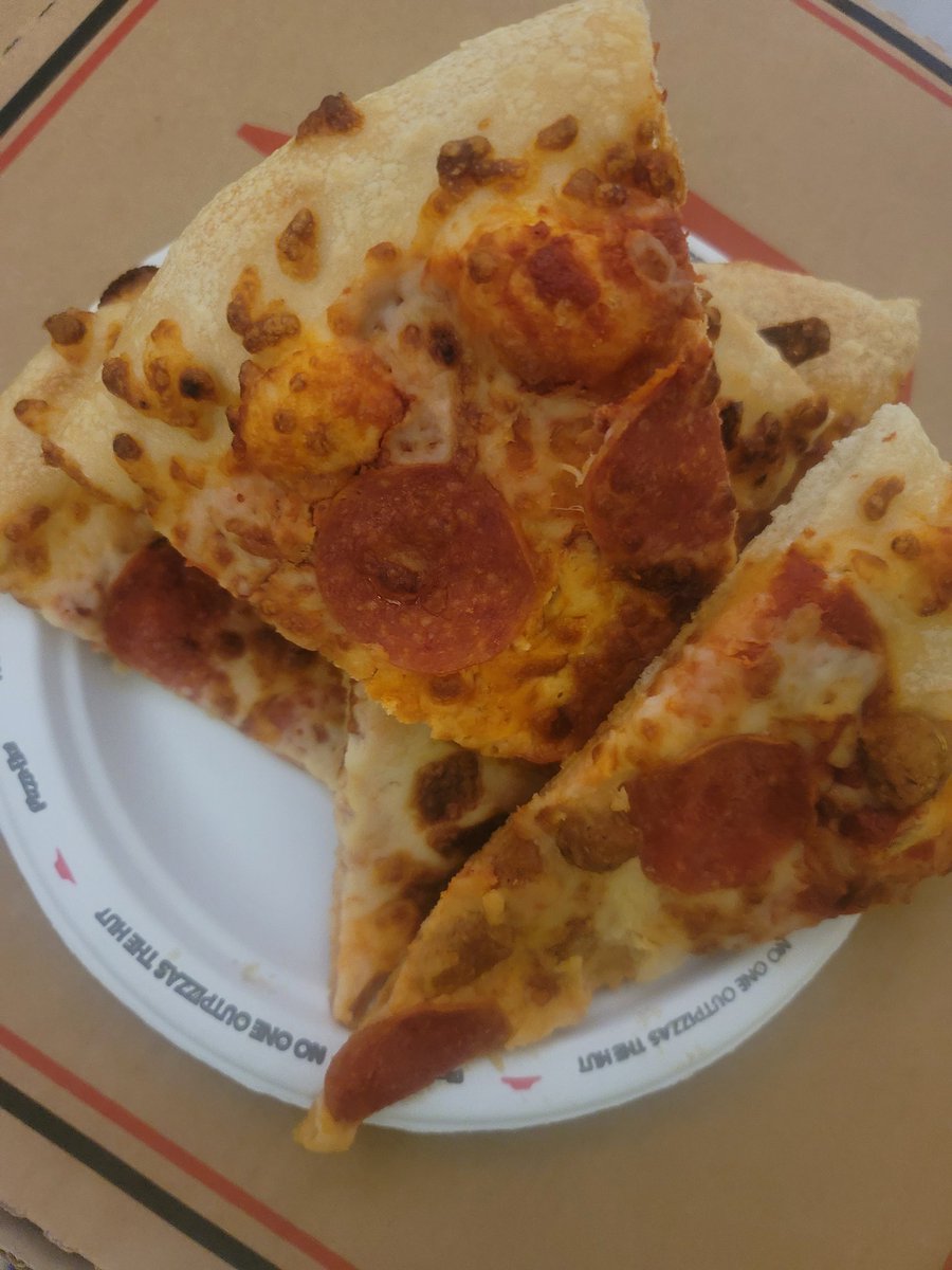 kenstoja's tweet photo. @pizzahut I just took my time to complete a contact form only for it to say it has an error.  I purchased two pan pizza and didn't get them. I am disappointed.  I had my heart set on pan pizza. https://t.co/G0bgrS2hdf