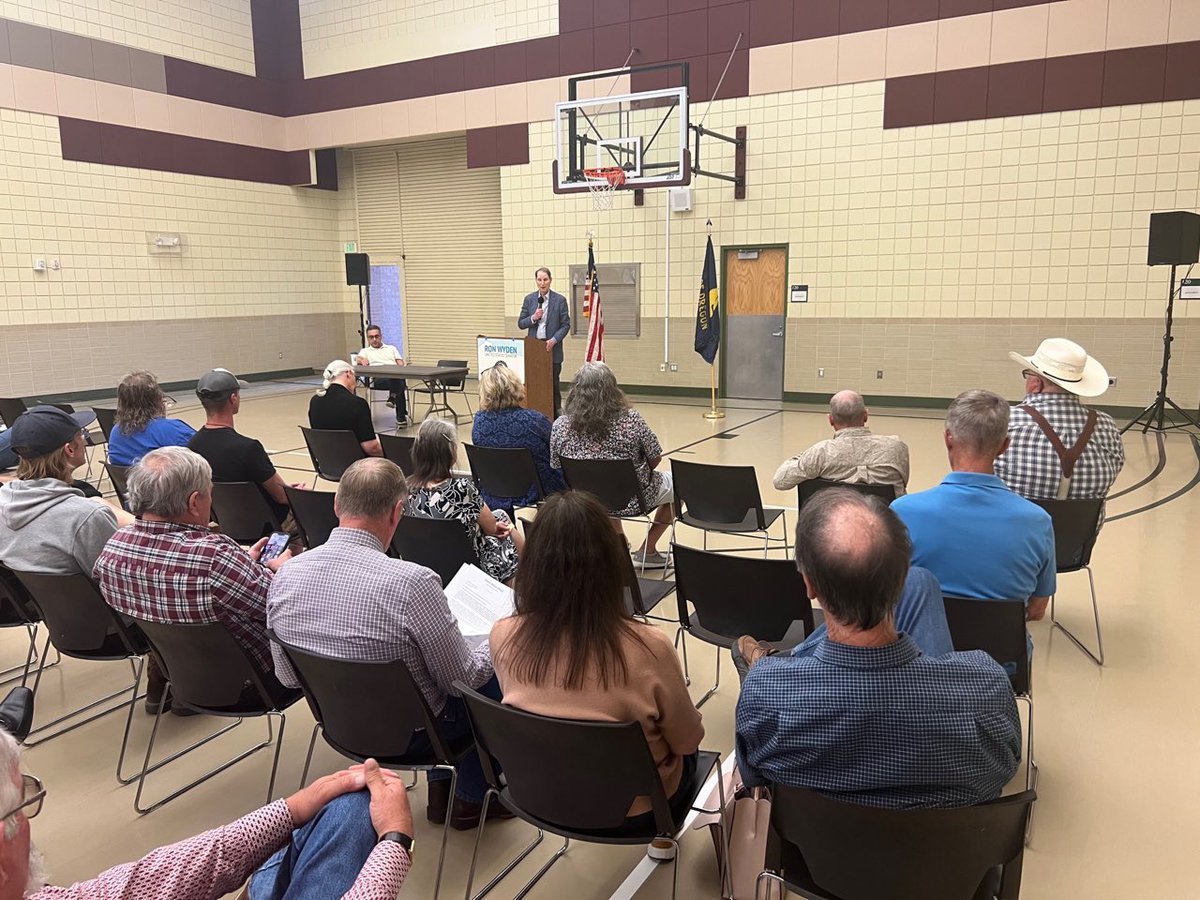 Thanks Malheur County for such a wonderful start to my #2023townhalls in Eastern Oregon with today’s great discussion in Ontario covering the Owyhee, ag, trade, wildfires, health care, higher ed, job training, restoration of Amtrak service, rural broadband & more.