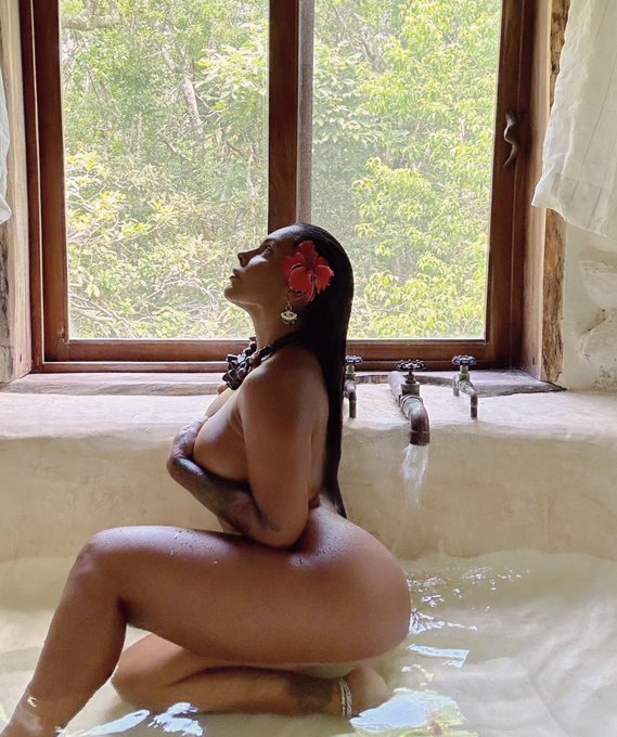 Are you coming? 🤎 https://t.co/QJ1jn7NmZt https://t.co/gf4HXUblfY<a href="/tag/ninamercedez"class="tags"><span>#ninamercedez</span></a>