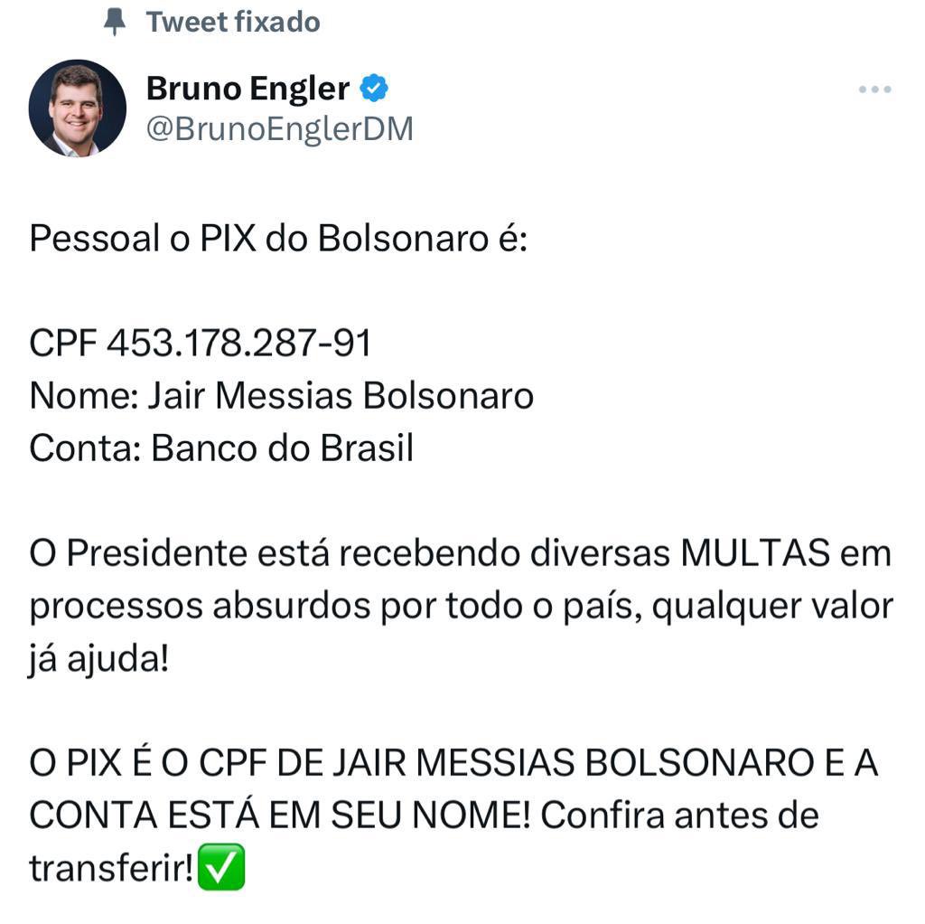 DudaSalabert's tweet photo. Bolsonaro tem um rendimento mensal de mais de R$ 80 mil devido a aposentadorias e penduricalhos…

Mas tem deputado achando pouco e quer que a gente pague as multas que ele está tomando por crimes cometidos. 🤔

A direita no discurso é contra a mamata, mas na realidade pede pix pra criminoso e falta em dia de sessão pra ajudar a aumentar em 300% o salário do governador.