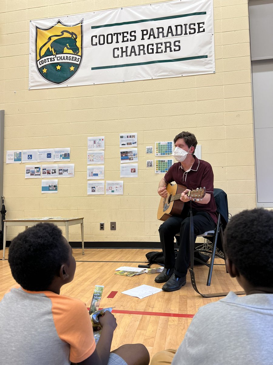 It was great to meet author @bsimpson042 today <a href="/CParadise_HWDSB/">Cootes Paradise ES</a> and hear his wonderful book, Paislee and the talking tree and also some very entertaining music! Merci beaucoup!🥳🍎📖 #hamont